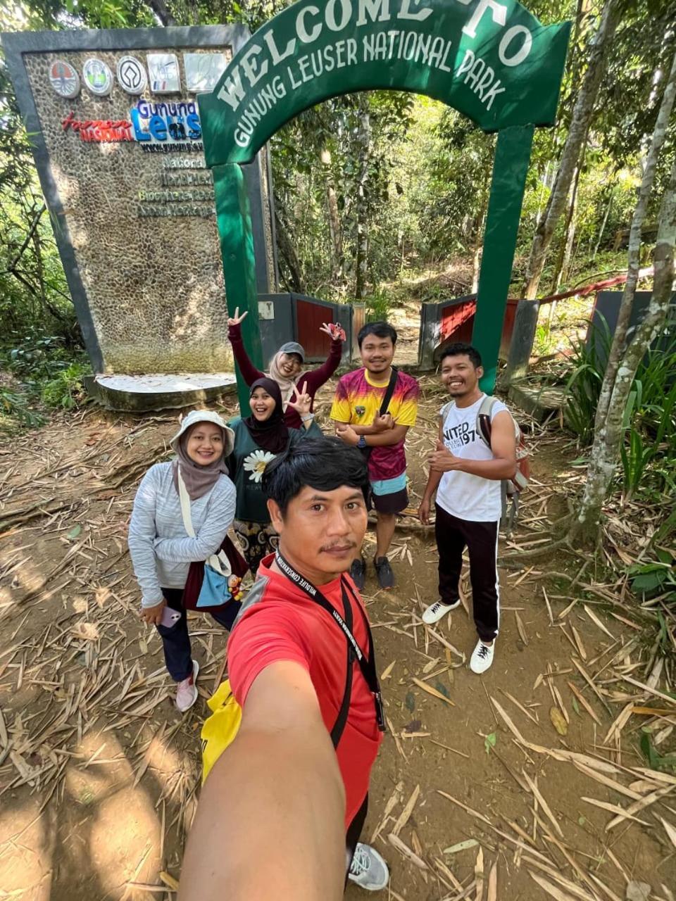 Pongo Guest House & Jungle Trekking บูกิตลาวัง ภายนอก รูปภาพ